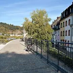 Pearl - King Bed - Netflix - Projector - Fast Wi-fi Apartment Trier