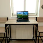 Pearl - King Bed - Netflix - Projector - Fast Wi-fi Apartment *