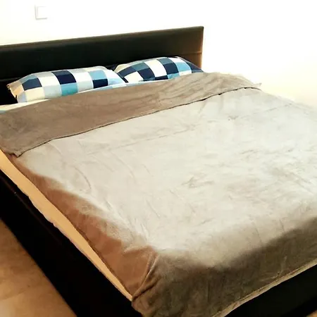 Apartment Pearl - King Bed - Netflix - Projector - Fast Wi-fi Trier