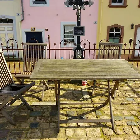 Pearl - King Bed - Netflix - Projector - Fast Wi-fi