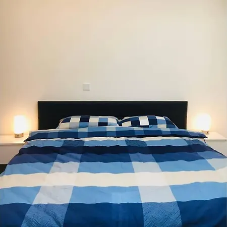 Pearl - King Bed - Netflix - Projector - Fast Wi-fi Lejlighed *