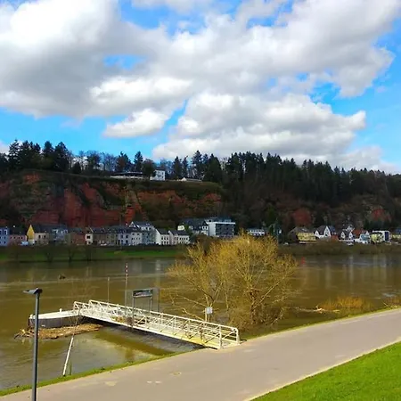 Pearl - King Bed - Netflix - Projector - Fast Wi-fi