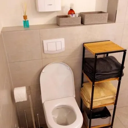 Apartment Pearl - King Bed - Netflix - Projector - Fast Wi-fi *