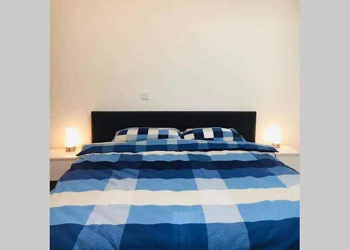 Pearl - King Bed - Netflix - Projector - Fast Wi-fi アパート *