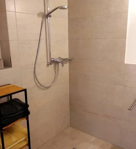 Pearl - King Bed - Netflix - Projector - Fast Wi-fi